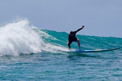 1.5-Hour Semi Private Surfing Lesson in Honolulu - Safety and CPR-trained instructors: the kind of detail you want