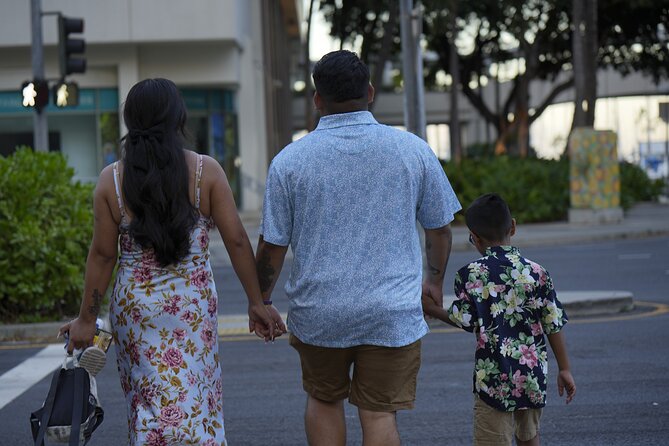 1 Hour Family/Group Photography Honolulu Beautiful and Magical - Value for $130: One Hour, Professional Direction, and Less Waiting