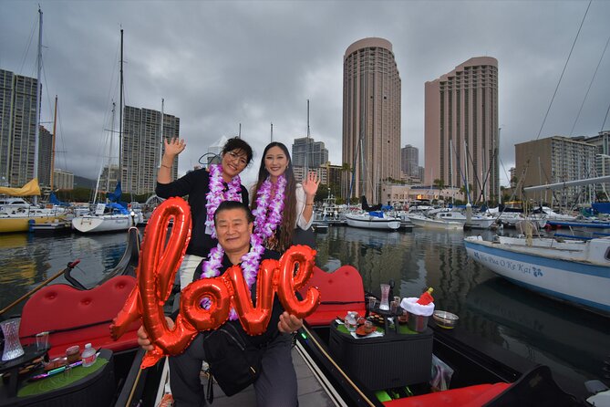2-Hour Small-Group Gondola Excursion in Waikiki - Meeting at Hawaii Yacht Club: where your tour starts and ends