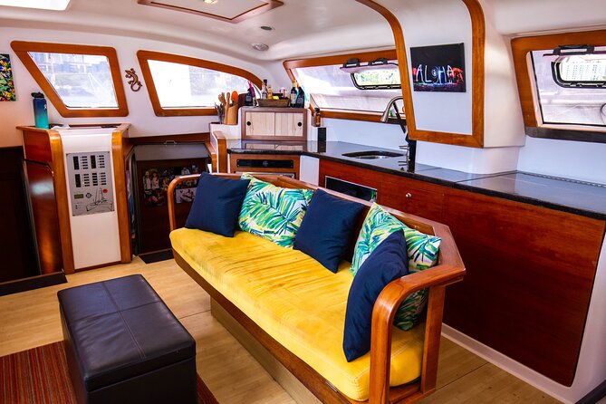 2hr Luxury Private Sailing Catamaran in Waikiki for 1-6 People - Getting there: meeting point, parking, and staying on schedule