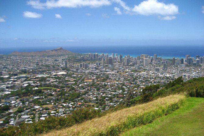 5-Hour Private Customized Luxury Convertible Tour of Oahu's South Shore - A convertible turns the South Shore into a story