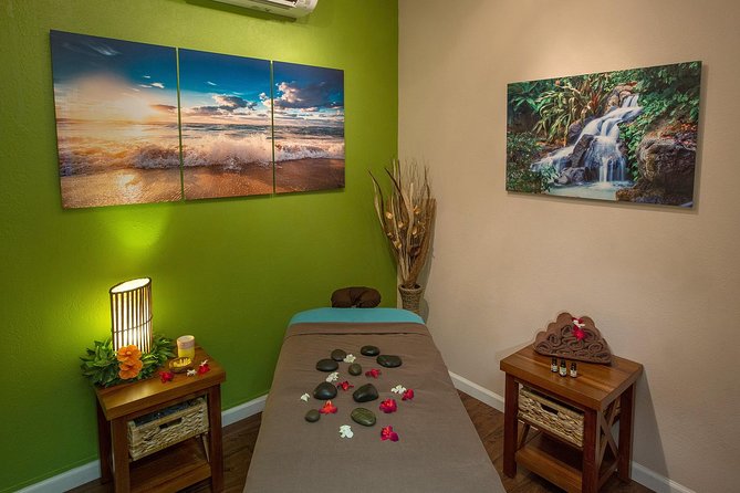 90 Minute Lomi Lomi Massage - What the 90-Minute Lomi Lomi Feels Like: Custom Pressure, Warm Stones, and Extra Enhancements