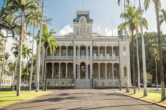 Arizona Memorial Pearl Harbor and Honolulu City Tour from Kona - Punchbowl to palaces: how the Honolulu portion plays out