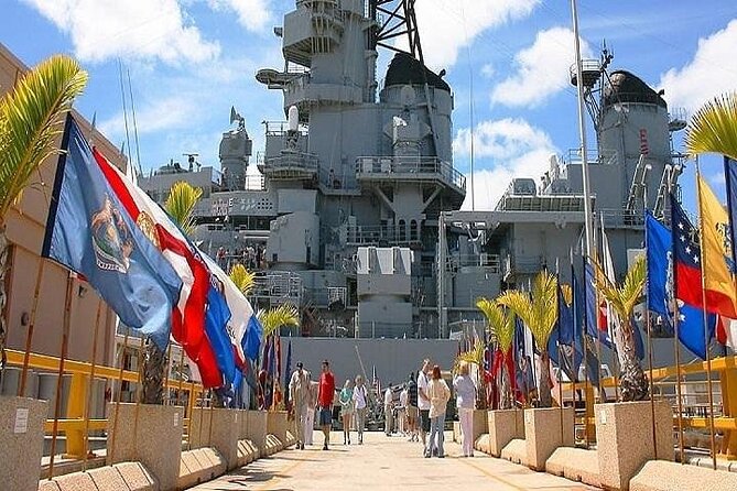 Battleships of WWII at Pearl Harbor from Waikiki - Pearl Harbor without the ticket scramble from Waikiki