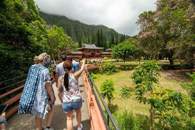 Best Of Oahu: Grand Circle Island Small Group Tour From Waikiki - Nu‘uanu Pali and Valley of the Temples: Lookouts With Real Meaning