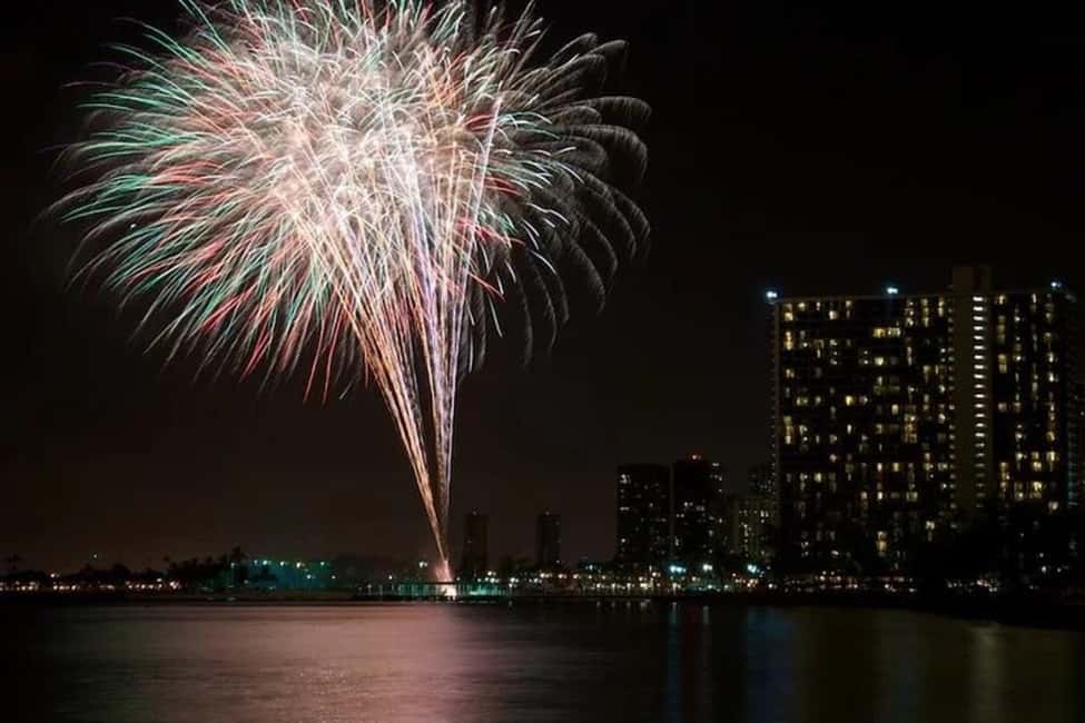 Board from Waikiki Beach: Friday Night Fireworks sail - Key reasons to go