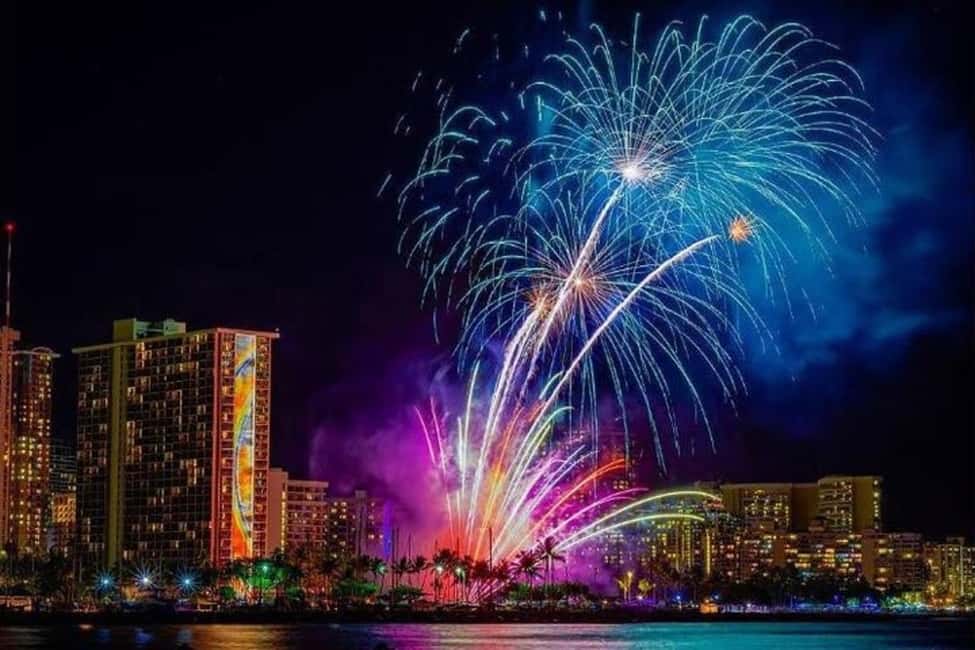 Board from Waikiki Beach: Friday Night Fireworks sail - Where You Meet the Boat: Duke Kahanamoku Statue to Sailing Start