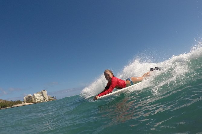 Bodyboarding 1-to-1 Private Lesson with Waikiki Courtesy Shuttle - What happens before you hit the ocean: your instructor’s quick assessment