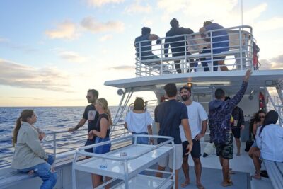 BYOB Sunset Cruise Waikiki - Waikiki’s shoreline: hotels, green valleys, and blue-water perspective