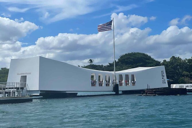 Deluxe Arizona Memorial and Pearl Harbor Aviation Museum Tour - Punchbowl Cemetery (National Memorial Cemetery of the Pacific): short stop, big emotion