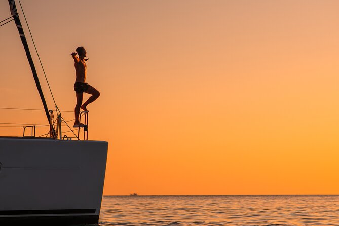 Diamond Head Sunset Sail - Diamond Head and Waikiki from open water