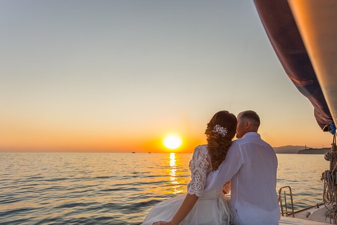 Diamond Head Sunset Sail - Dolphins, sea turtles, and whales: how to actually spot them
