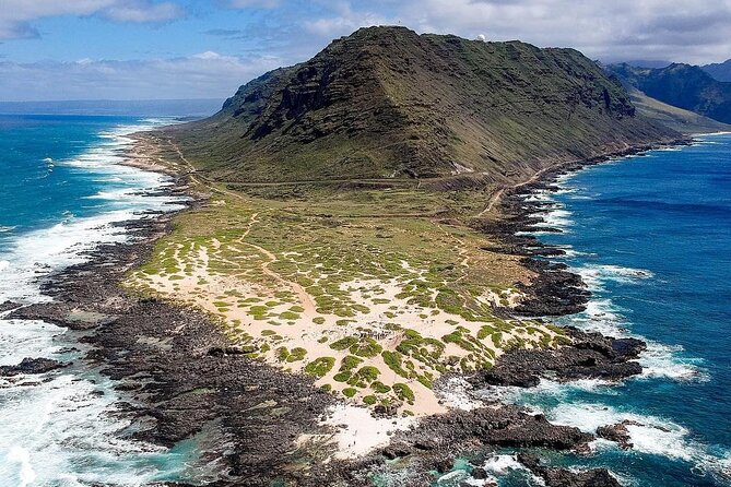 Famed North Shore Tour - Sunset Beach to Waimea Bay: Pipeline Views, the Ehukai Pillbox, and Winter Wave Fever