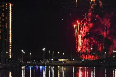 Fireworks Waikiki Gondola Cruise -lots of fun- - The fireworks segment at Hilton Hawaiian Village: better than a flat view