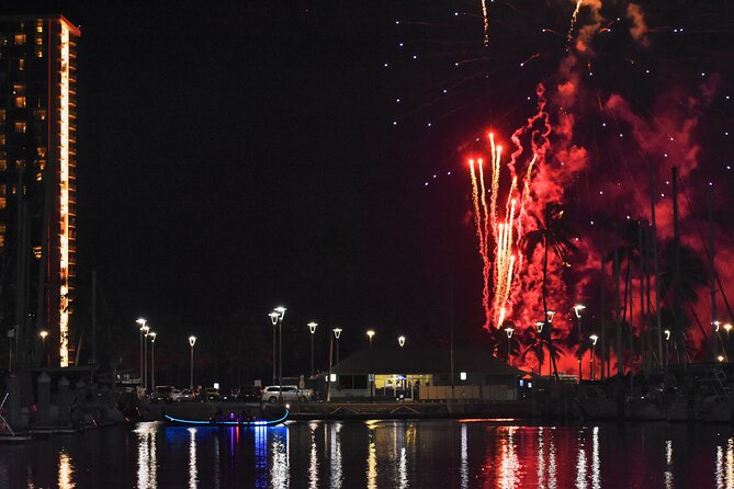 Fireworks Waikiki Gondola Cruise -lots of fun- - The fireworks segment at Hilton Hawaiian Village: better than a flat view