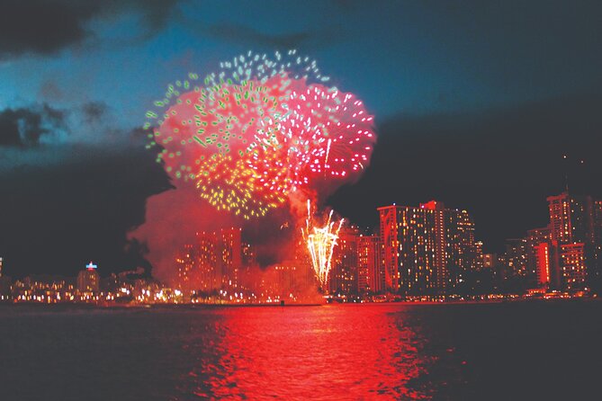 Friday Fireworks Dinner Sail from the Hilton Hawaiian Village - Key things that make this cruise worth your money