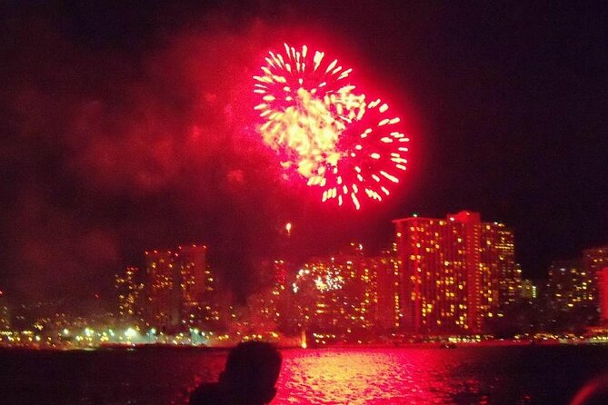 Friday Fireworks Dinner Sail from the Hilton Hawaiian Village - Why a Friday night catamaran beats standing on Waikiki Beach