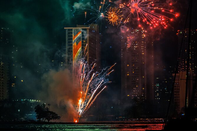 Friday Night Firework Cruise in Waikiki - Drinks, Music, and the Little Comfort Wins
