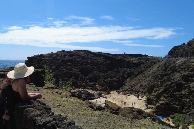 Full-Day Circle Island Guided Tour of Oahu - Mike’s Kiawe Broiled Huli Huli Chicken: where eating becomes part of the show