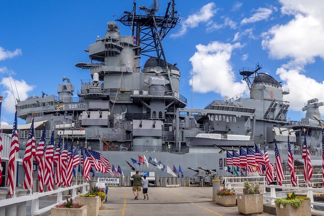 Grand Pearl Harbor and City Tour - Getting into the USS Arizona Memorial: film, boat ride, and weather reality