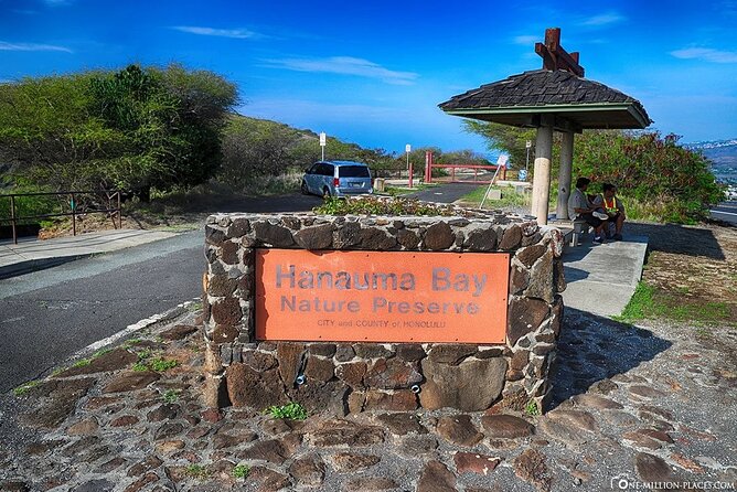 Hanauma Bay Experience with Admission Ticket and Equipment - What You Get in the Snorkel Kit (and Why It Helps)
