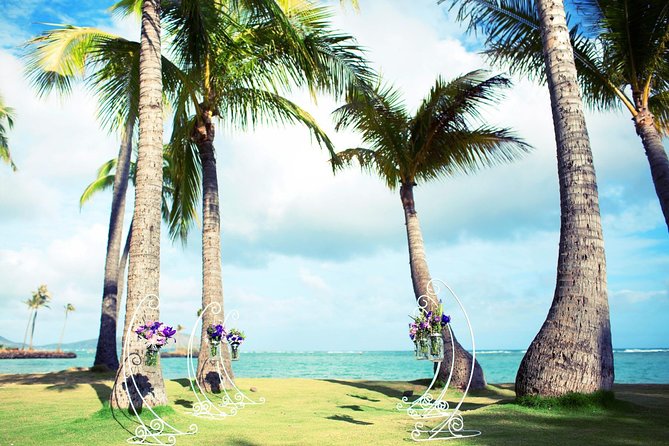 Hawaii Wedding - Aloha Beach Wedding and Photo Session - A Waikiki-friendly wedding day, without the vendor scramble