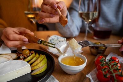 Honey Flight & Bites: The Best Honey Tasting in Hawaii - What’s included on your plate: charcuterie bites and savory s’mores
