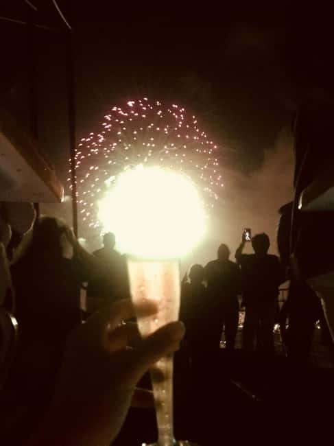 Honolulu: 1-Hour Friday Night Fireworks Cruise with Drinks - Where You Board at Kewalo Basin Harbor (Slip F23)