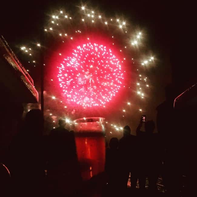 Honolulu: 1-Hour Friday Night Fireworks Cruise with Drinks - The 1-Hour Twilight Cruise: Drinks, Music, and the Catamaran Ride