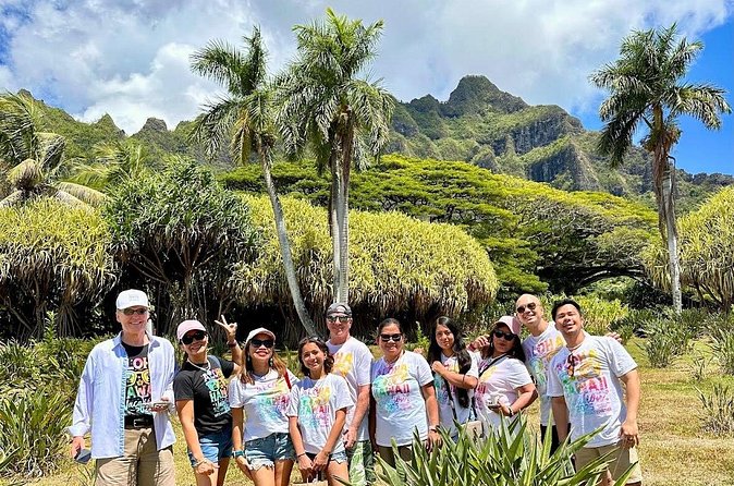 Honolulu Airport Shuttle & Circle Island Tour - Kualoa Regional Park and Chinaman’s Hat: a quick coastal photo moment
