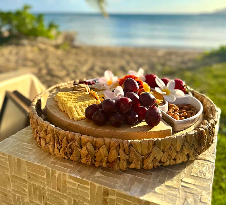Honolulu: Beachside Luxury Picnic & Paint - Getting to a secluded shoreline (and why that matters)