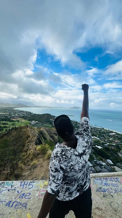 Honolulu: Diamond Head Hike with Transfers - WWII observation bunker and the summit views you’ll remember