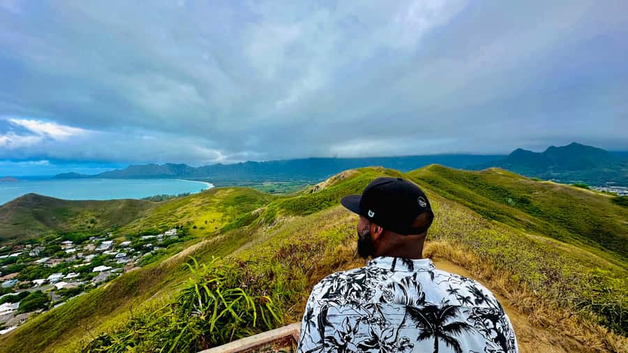 Honolulu: Diamond Head Hike with Transfers - Tunnel time: dim footing, quick steps, and that 74-step climb