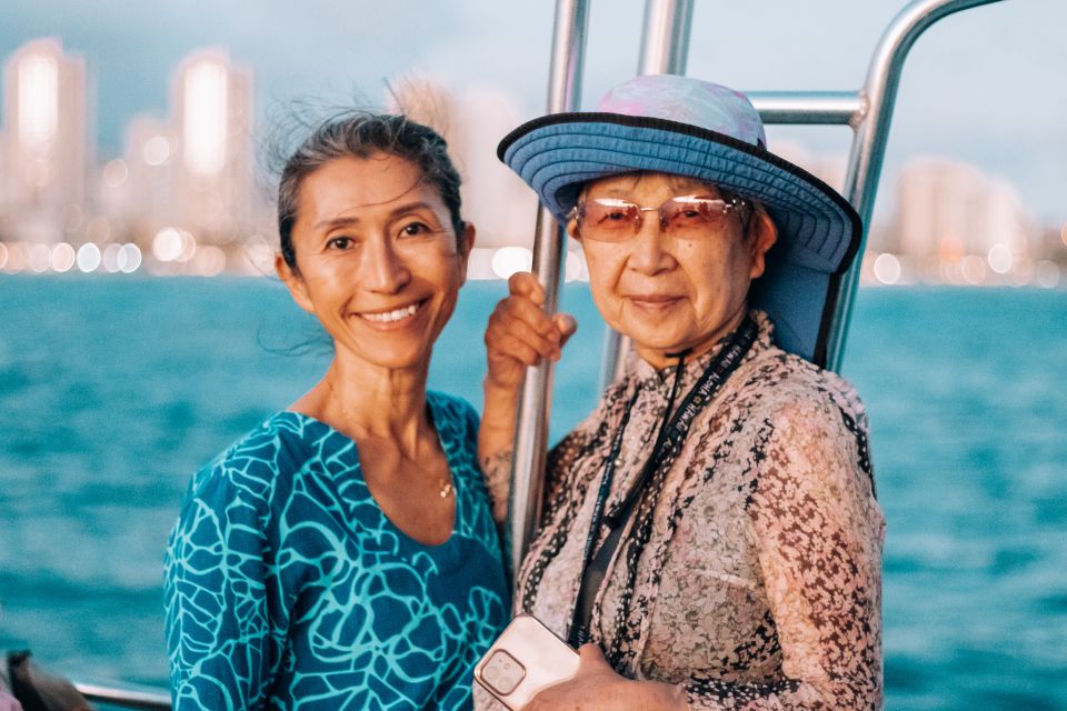 Honolulu: Friday Night Fireworks Cruise with Music - The Main Event: Hilton Hawaiian Village Fireworks, Music, and BYOB