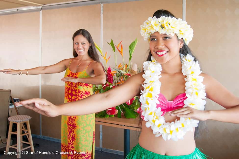 Honolulu: Pacific Star Sunset Buffet and Show - The Dinner: Pacific Rim Buffet + Roast Beef Carving