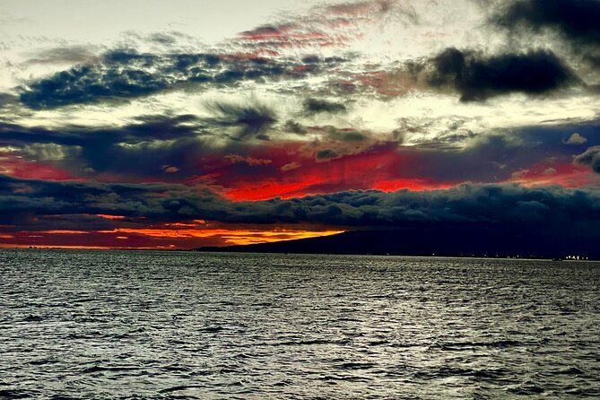 Honolulu Sunset Dinner Cruise with Friday Fireworks Show - Waikiki Beach and Diamond Head: What You See Before the Fireworks