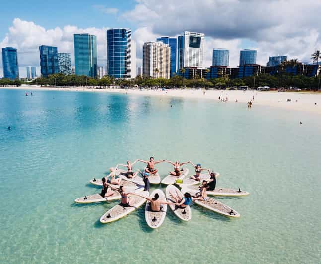 Honolulu: SUP (Standup Paddleboard) Yoga Class - From Shore to Waist-Deep: The Anchored Setup That Makes It Feel Safe