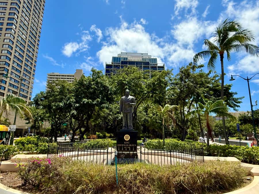 Honolulu: Waikiki Food Tour with Local Guide - English-Speaking Guide, Small-Group Feel