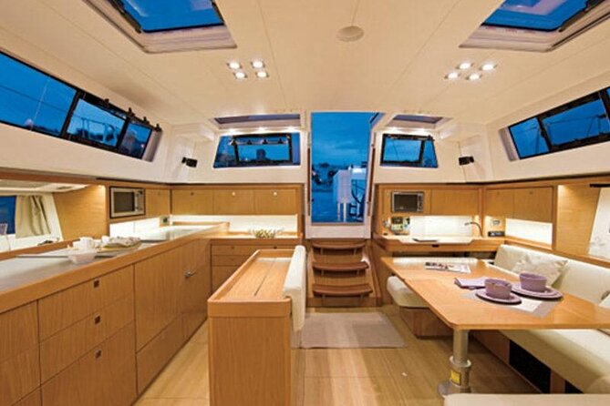 Luxury Diamond Head Sunset Sail - Leaving Waikiki: the first stretch and what you should watch for