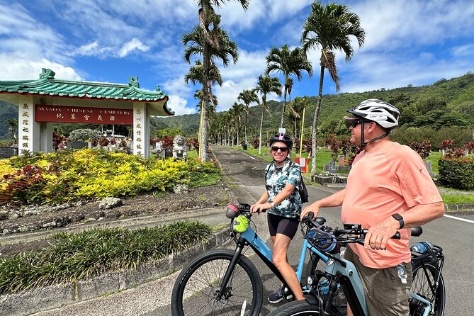 Manoa Falls-Electric Bike to Hike Experience Local meal included - Neighborhood-to-nature moments as you ascend in Manoa Valley
