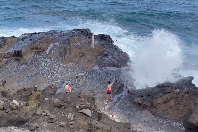 Oahu Allstar Circle Island Tour: Dole, Turtles, Blowhole, Fun - Sunset Beach and Waimea Bay: scenery stops for wave lovers
