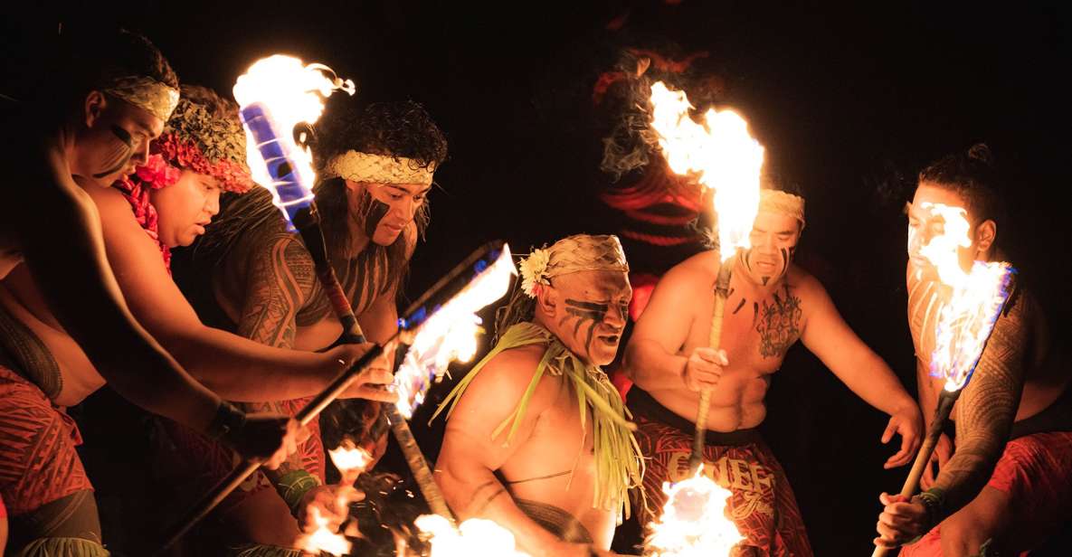 Oahu: Chief's Luau Dinner Show - The live show’s pacing: hula moments, storytelling, and fire knife dancing
