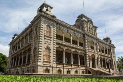 Oahu Circle Island (Holoholo Mokupuni), from Waikiki - North Shore and Haleiwa: old plantation-town energy, plus real scenery
