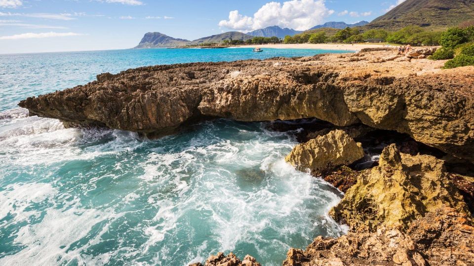 Oahu Circle Island Tour - Best Spots & Beaches - Cultural stops and film-lens scenery: Kualoa, PCC, and Laie