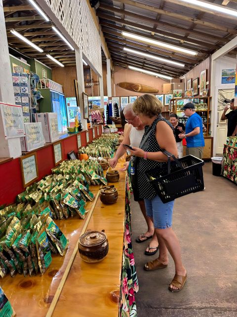Oahu Circle Island Tour - Best Spots & Beaches - Macadamia Nut Farm time: tastings, shopping, and a sanity break