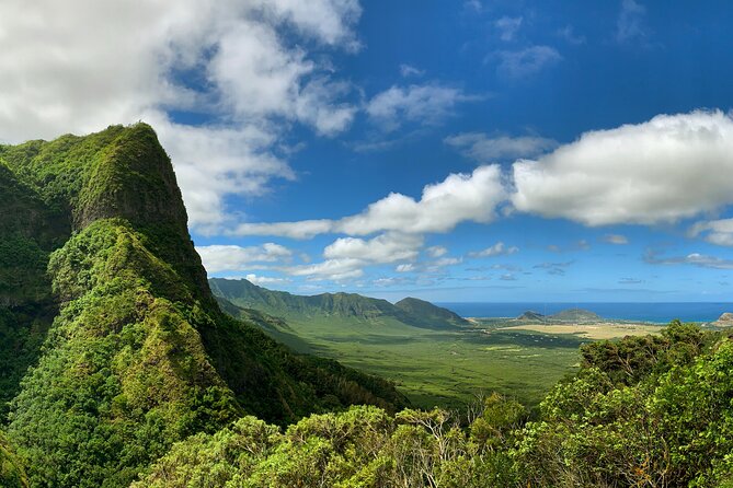 O‘ahu Highlights Private Guided Tour: Landmarks & Architecture - Iʻolani Palace: royal power and tech that arrived early