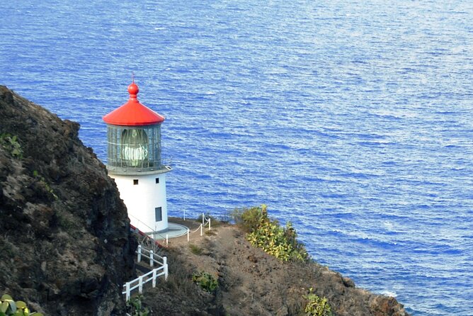O‘ahu Highlights Private Guided Tour: Landmarks & Architecture - Nuʻuanu Pali Lookout: cliffs, folklore, and one of the island’s most brutal battles
