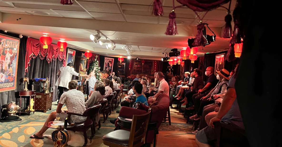 Oahu: Hilton Waikiki Beach Hotel Magical Mystery Show - A Victorian parlor show that actually feels intimate