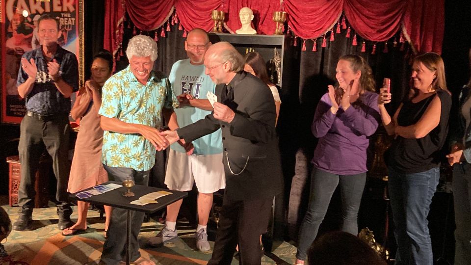 Oahu: Hilton Waikiki Beach Hotel Magical Mystery Show - VIP front row: when it’s worth paying more