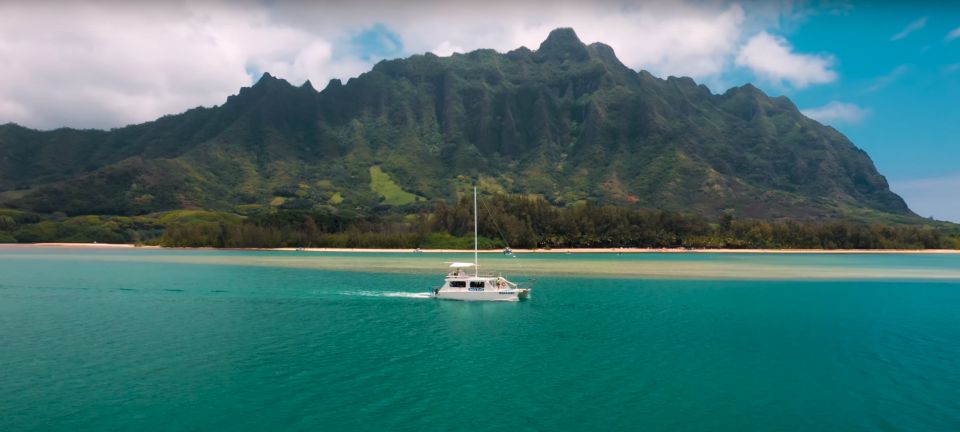 Oahu: Molii Fishpond and Kaneohe Bay Catamaran Tour - Catamaran in Kaneohe Bay: views of Kualoa Ranch from the water
